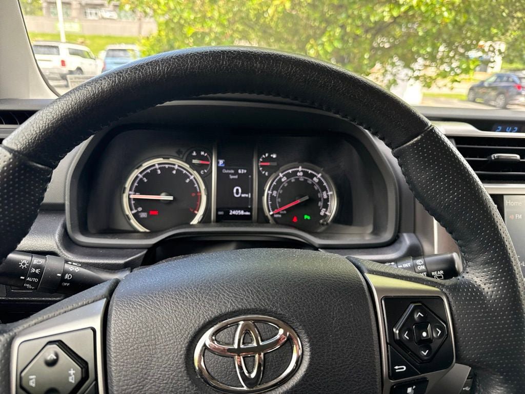 Used 2023 Toyota 4Runner Limited AWD/4WD image 5