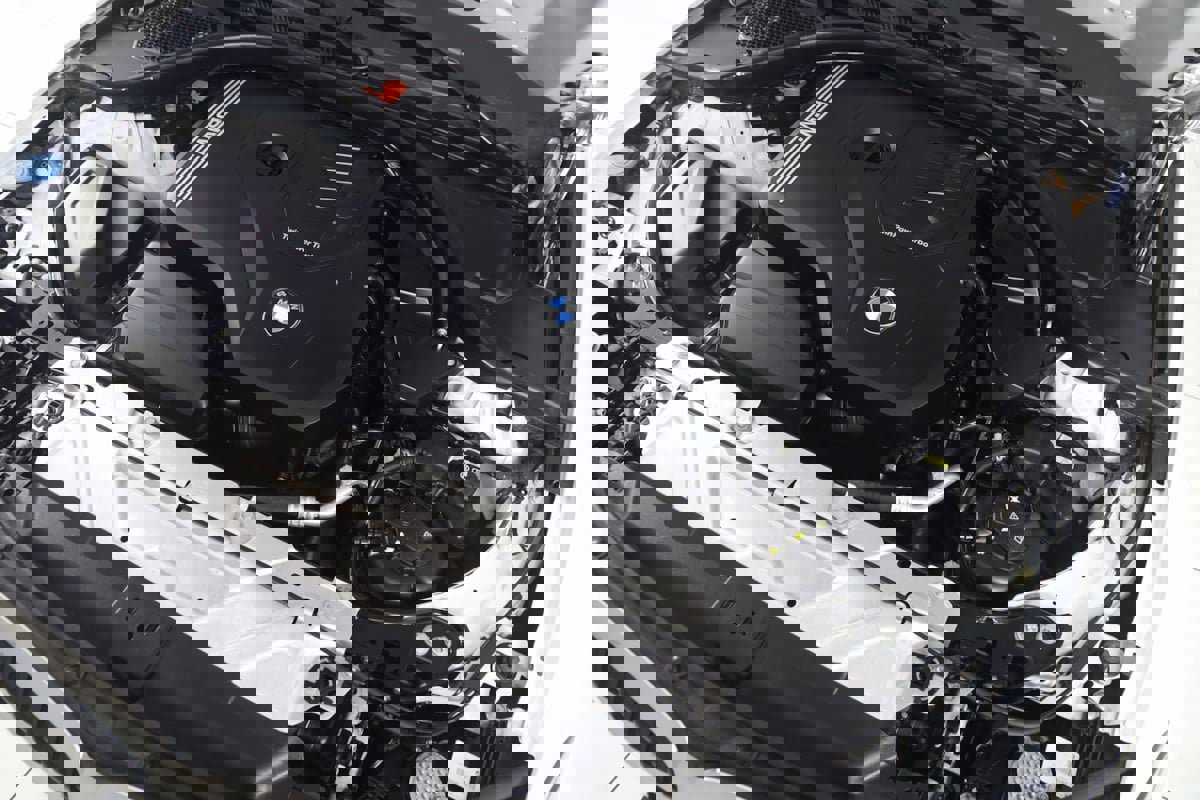 Used 2022 BMW 330i xDrive Sedan w/ M Sport Package image 18