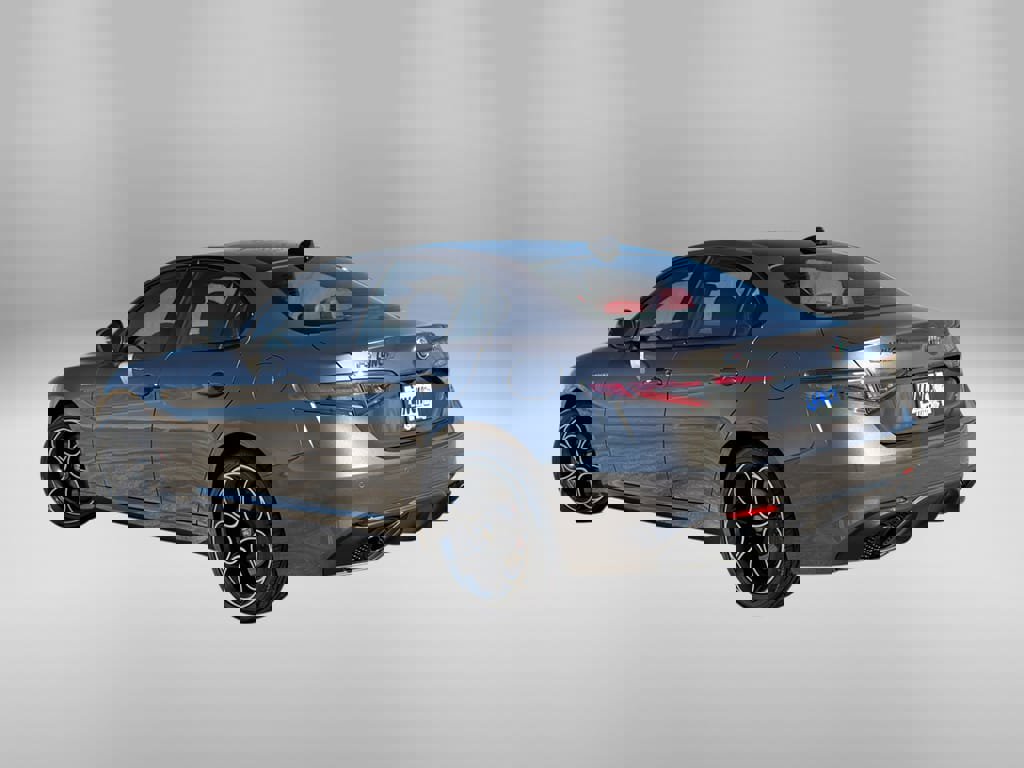 Used 2024 Alfa Romeo Giulia Veloce AWD/4WD image 2