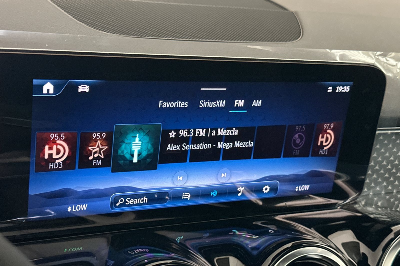New 2025 Mercedes-Benz GLB 250 4MATIC image 17