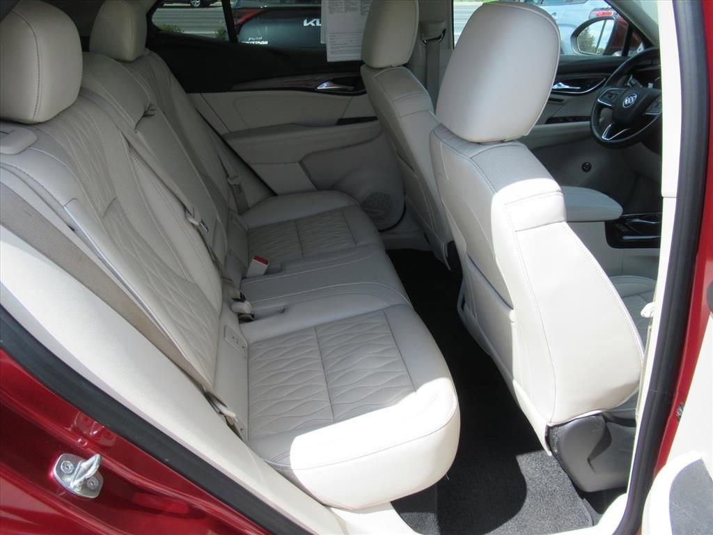 Used 2022 Buick Envision Avenir w/ Technology Package II image 32