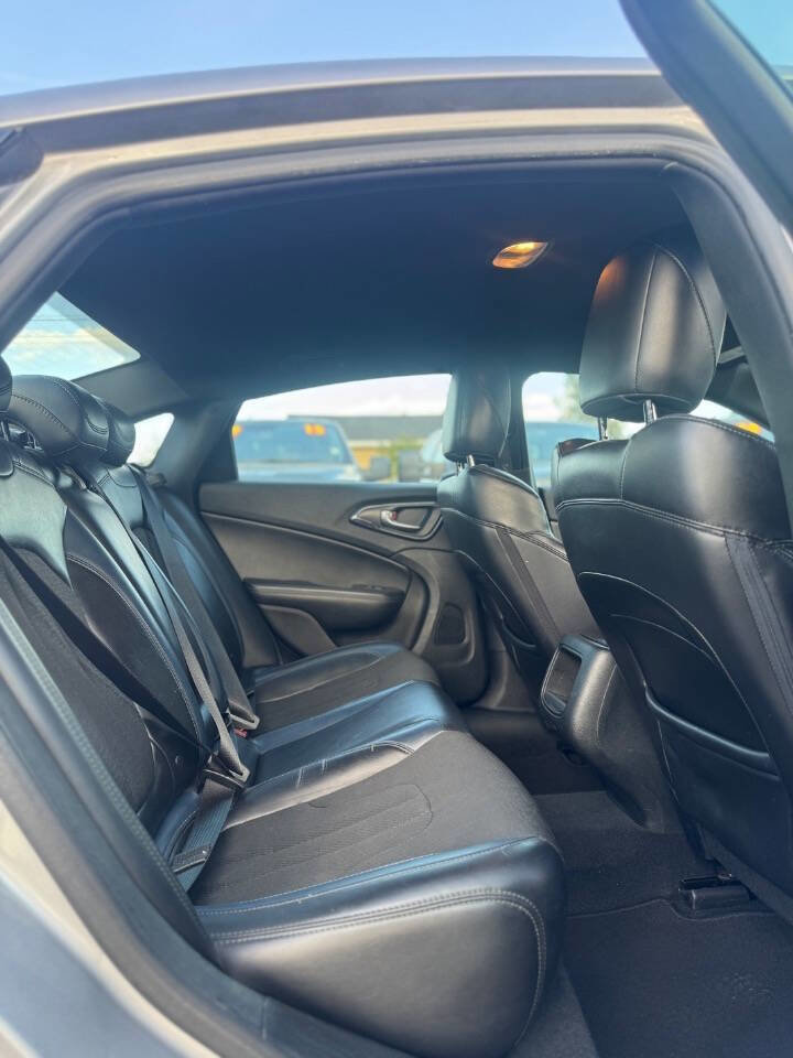 Used 2015 Chrysler 200 S FWD image 8