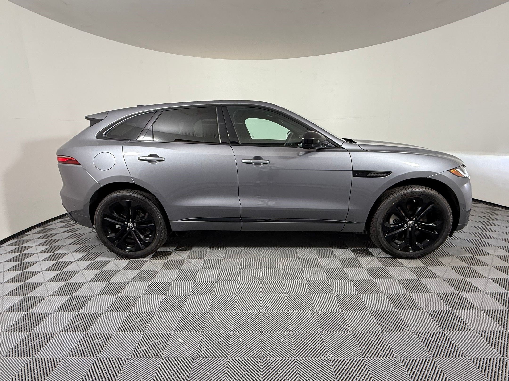New 2026 Jaguar F-PACE R-Dynamic S AWD/4WD image 7