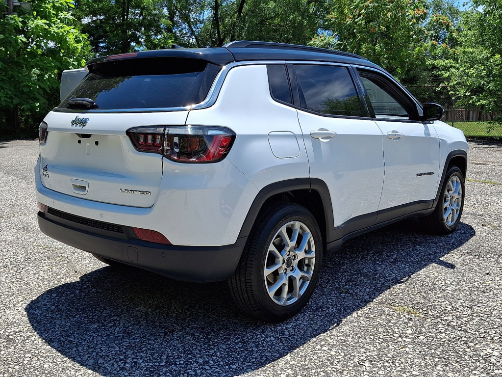 Used 2025 Jeep Compass Limited AWD/4WD image 5