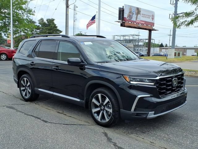 Certified 2025 Honda Pilot Touring image 3