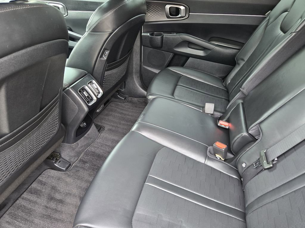 Certified 2025 Kia Sorento S FWD image 29