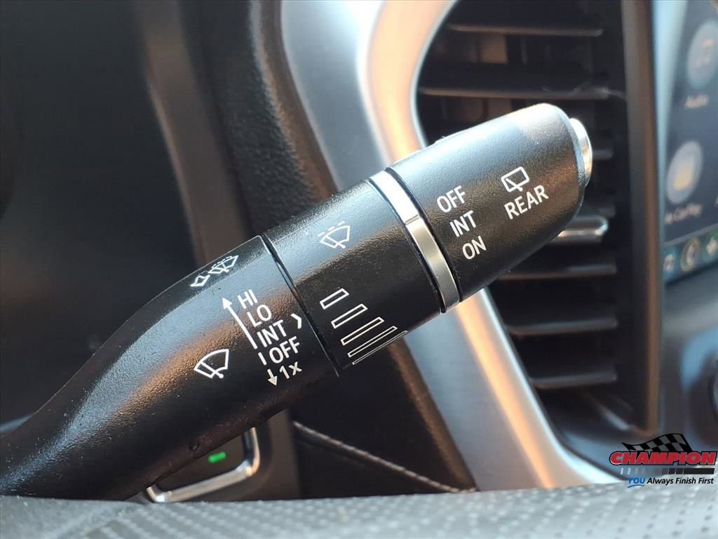 Used 2023 GMC Acadia SLE image 26