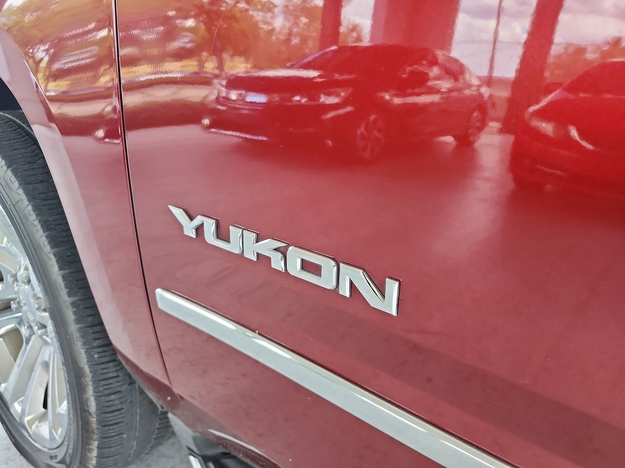 Used 2017 GMC Yukon SLT w/ Premium Edition AWD/4WD image 30