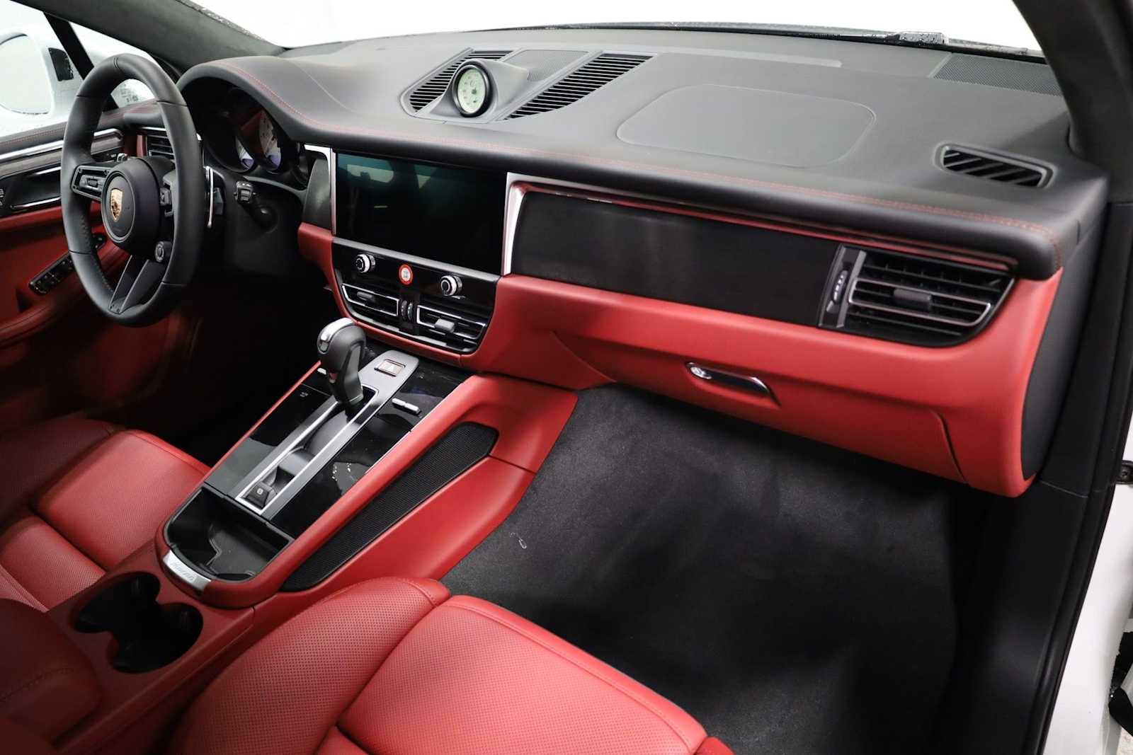 New 2026 Porsche Macan GTS image 6