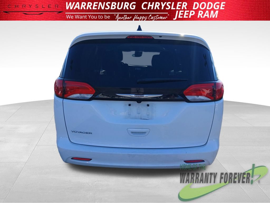 Used 2023 Chrysler Voyager LX FWD image 5