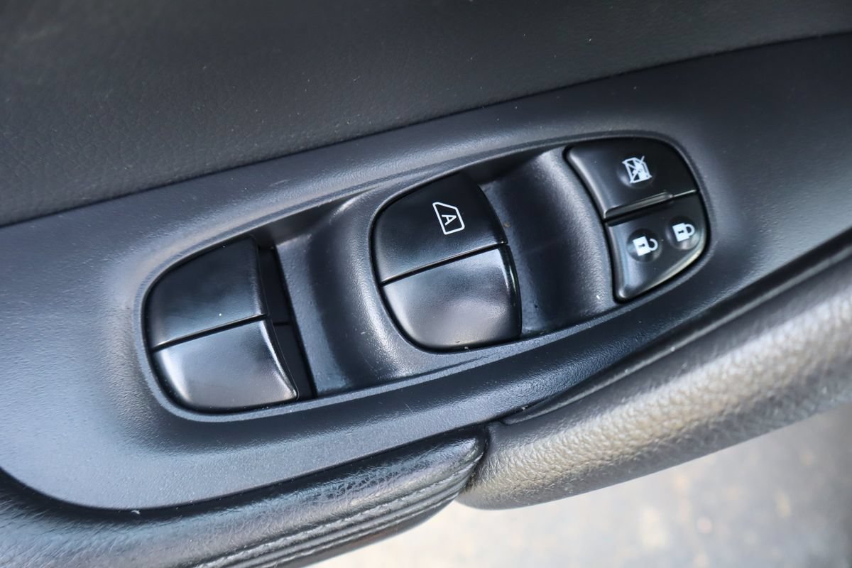 Used 2015 Nissan Rogue S AWD/4WD image 27
