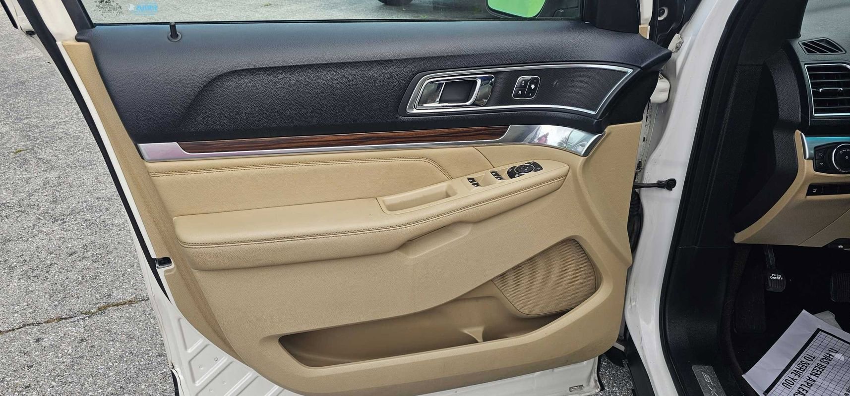 Used 2016 Ford Explorer Limited w/ Equipment Group 301A FWD image 9