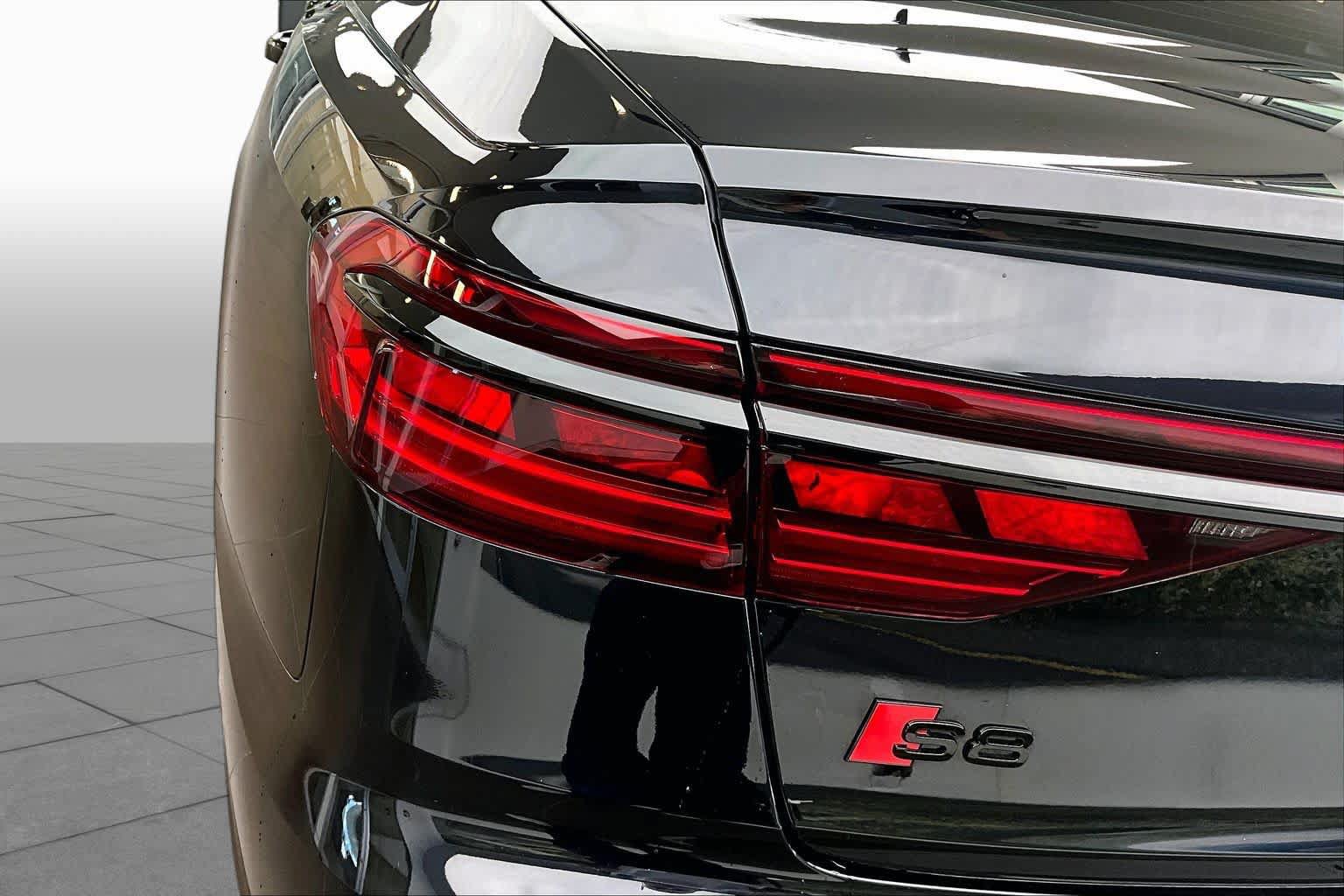 Certified 2025 Audi S8 AWD/4WD image 27