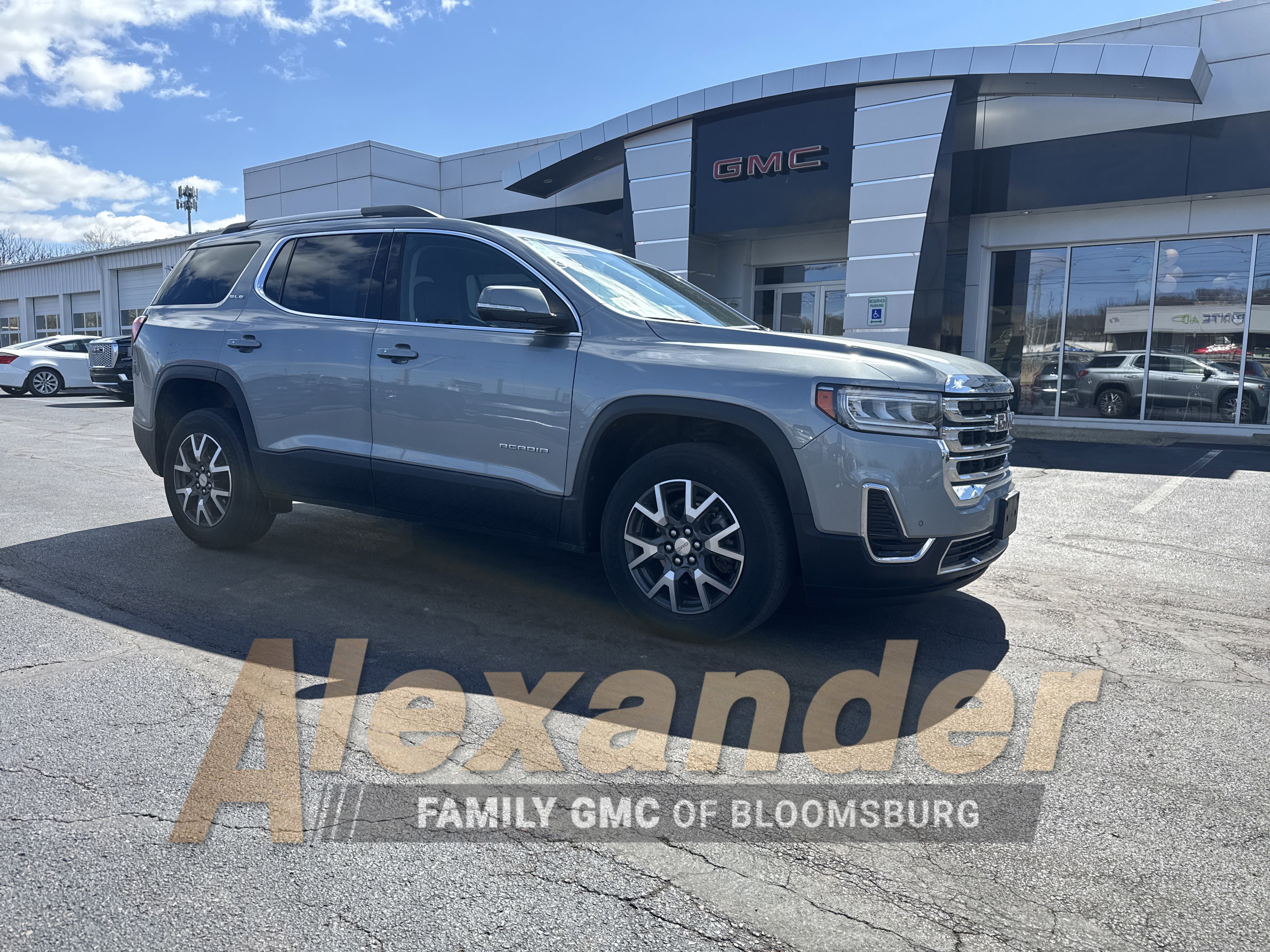 Used 2023 GMC Acadia SLE w/ Driver Convenience Package image 1