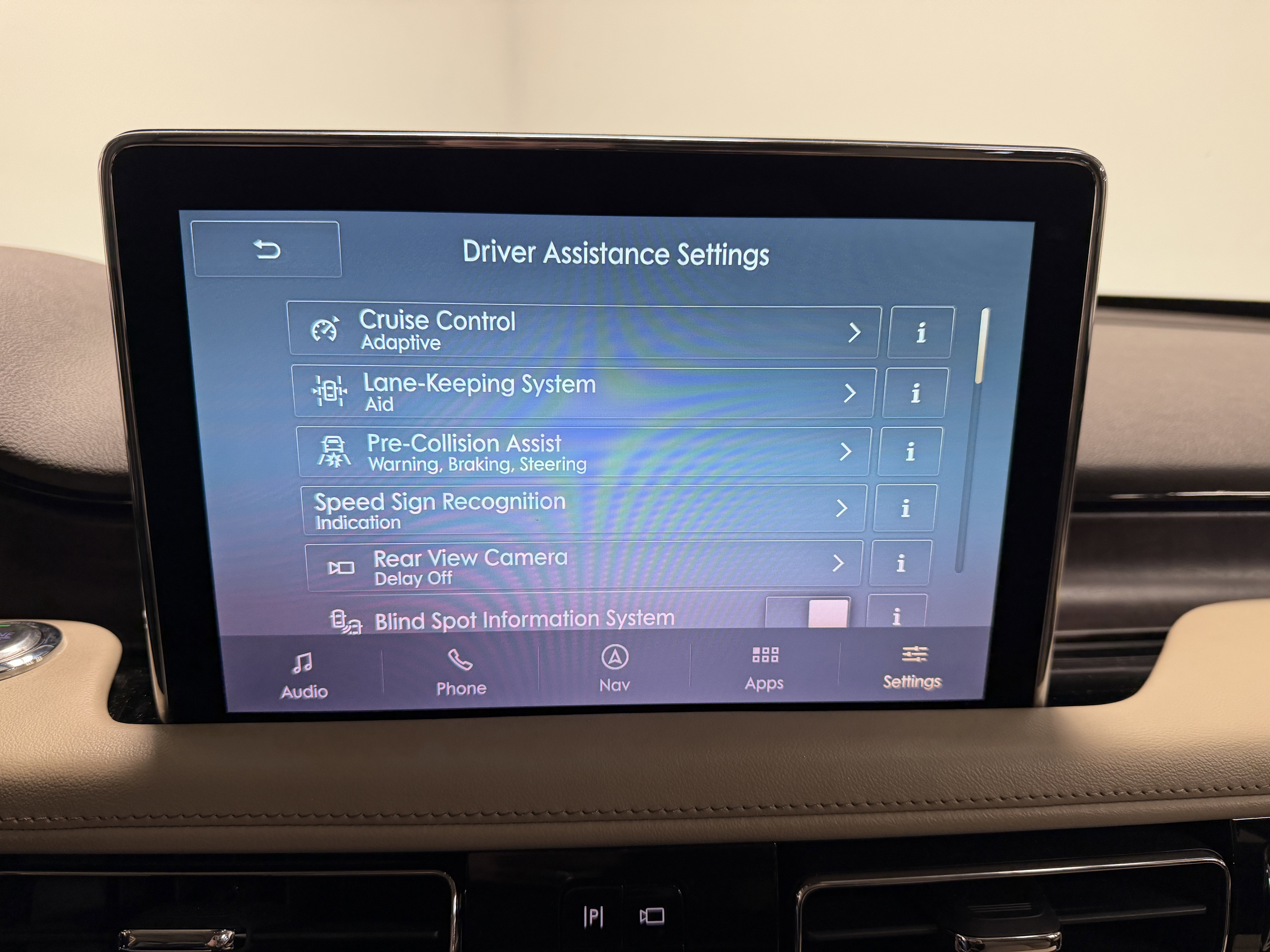 Used 2021 Lincoln Aviator Reserve w/ Equipment Group 202A image 8