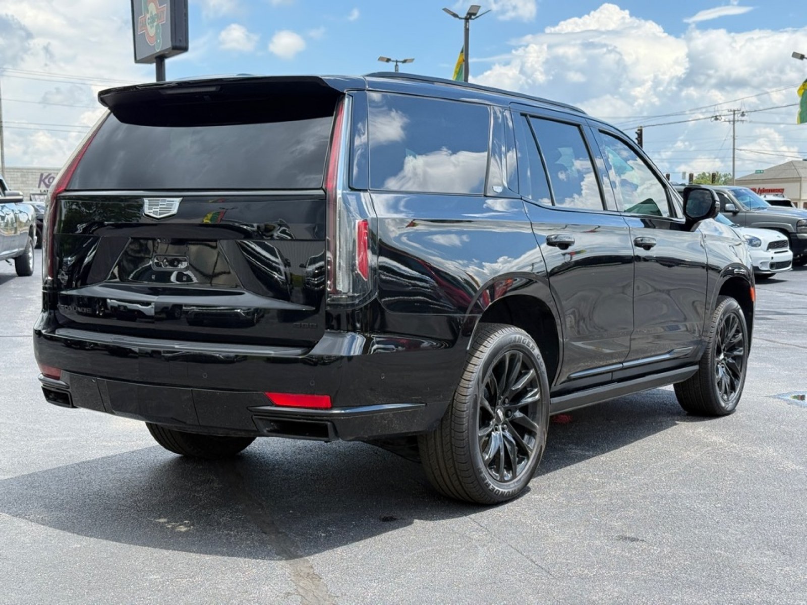 Used 2022 Cadillac Escalade Sport Platinum w/ LPO, ONYX Package AWD/4WD image 8
