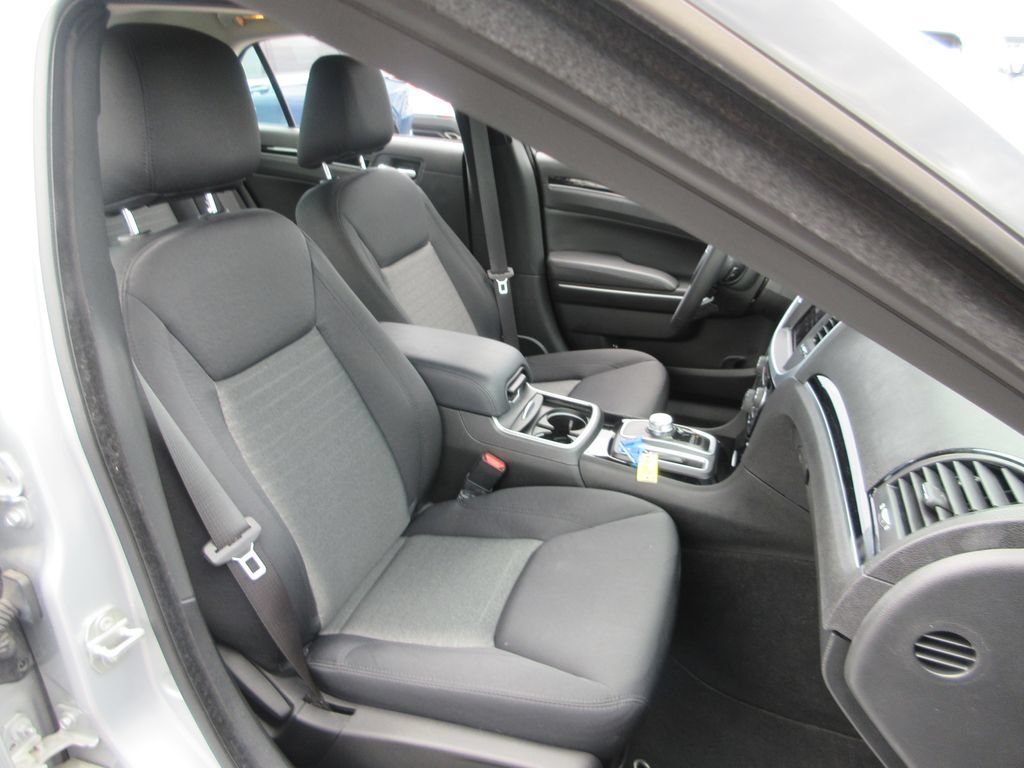 Used 2023 Chrysler 300 Touring w/ Sport Appearance Package RWD image 19