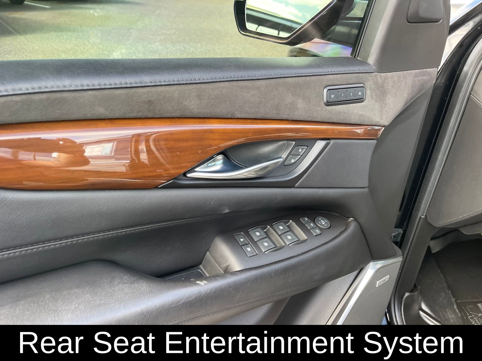 Used 2019 Cadillac Escalade ESV Premium Luxury RWD image 12