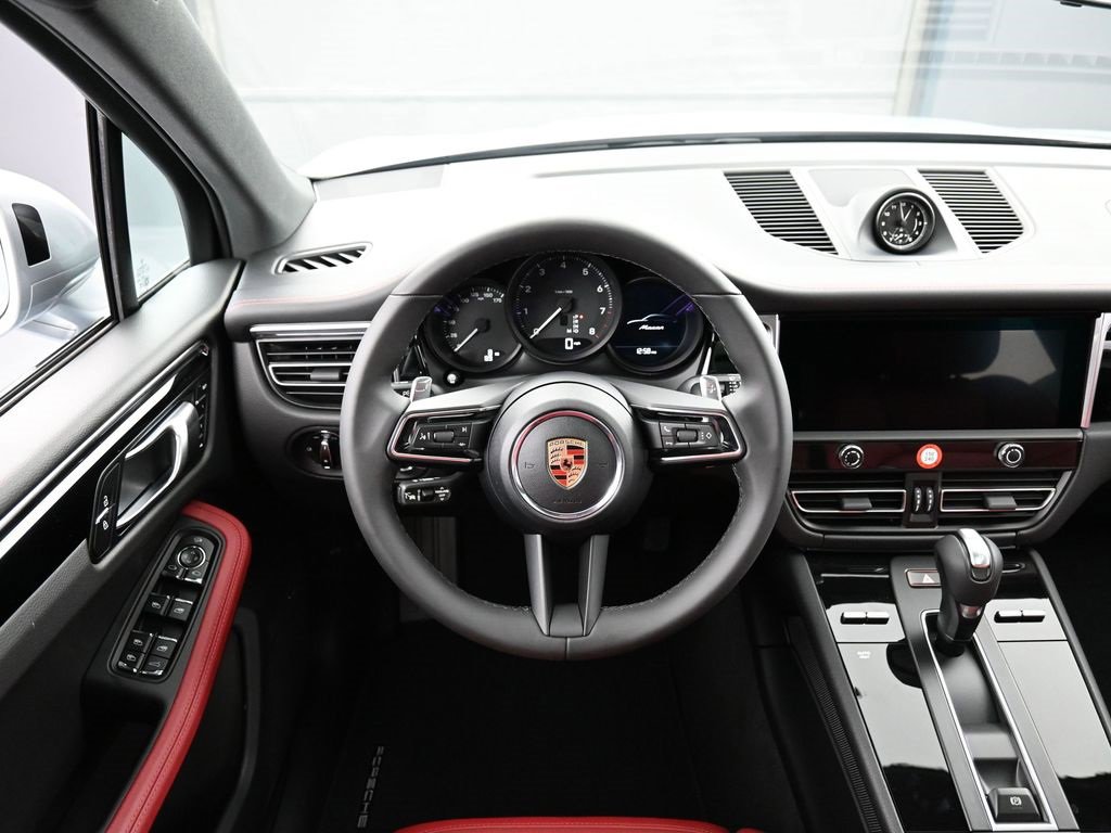 New 2026 Porsche Macan image 18
