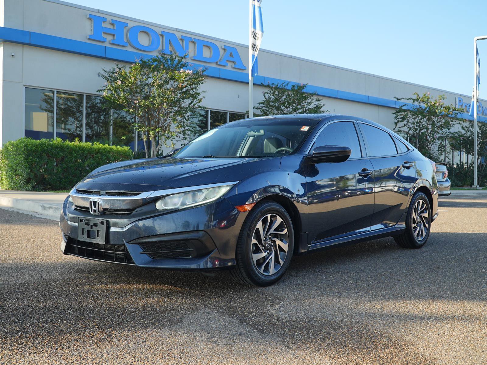 Used 2018 Honda Civic EX image 1