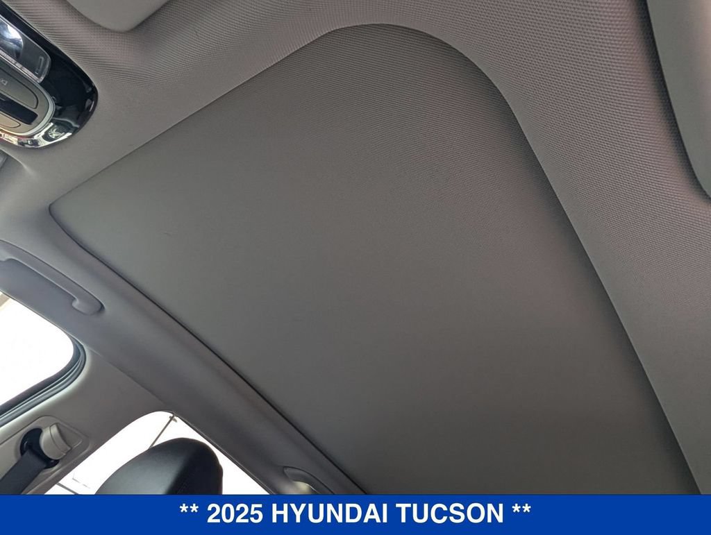Used 2025 Hyundai Tucson Limited AWD/4WD image 16