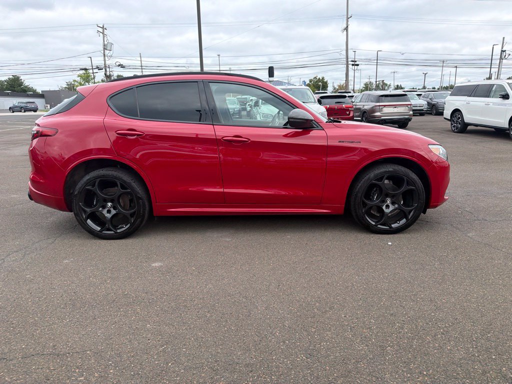 Used 2023 Alfa Romeo Stelvio Estrema AWD/4WD image 7