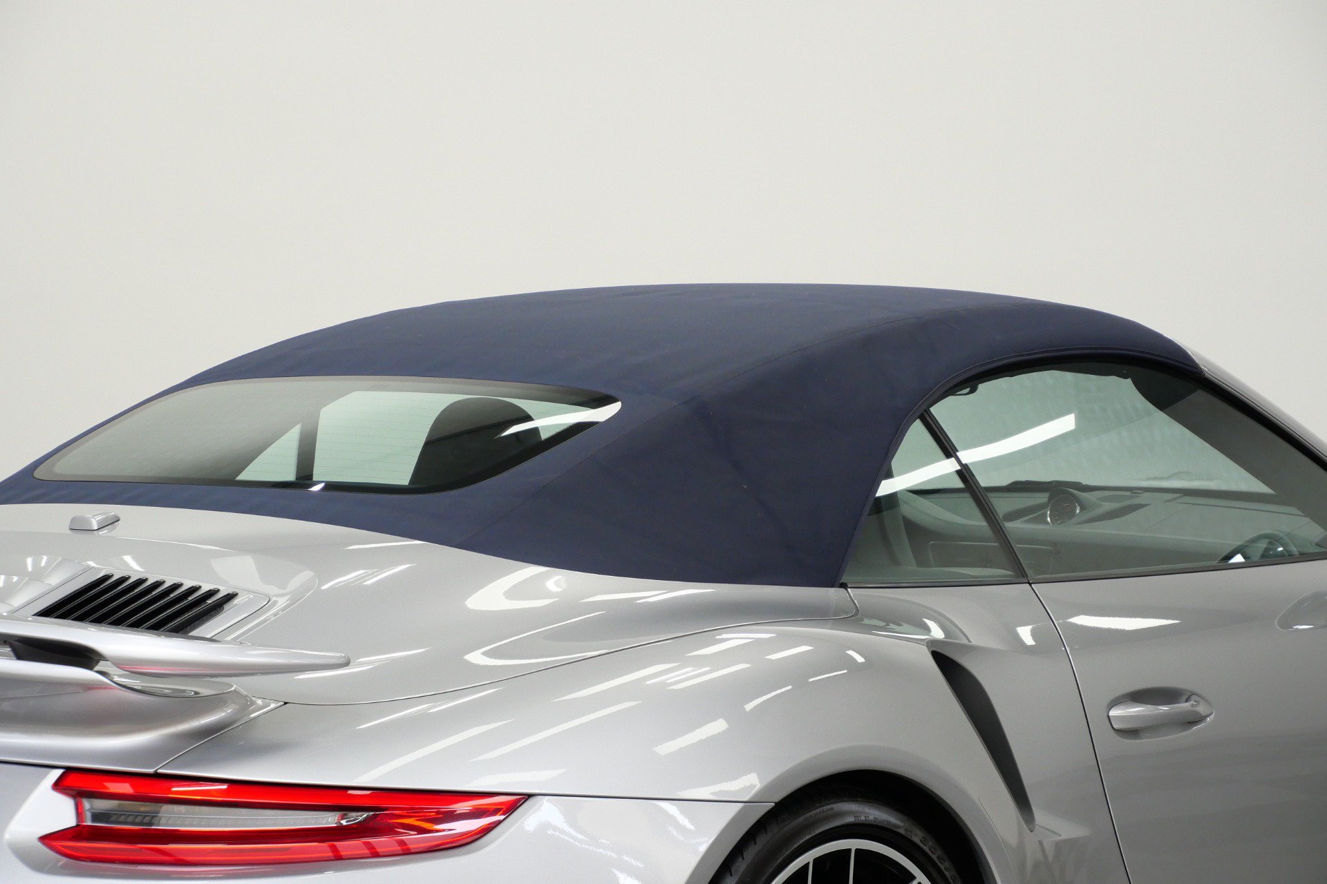 Used 2017 Porsche 911 Turbo S AWD/4WD image 18