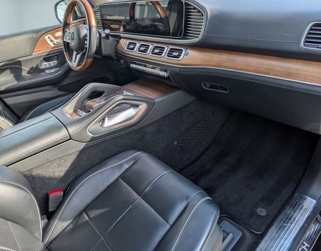 Used 2021 Mercedes-Benz Maybach GLS 600 4MATIC image 5