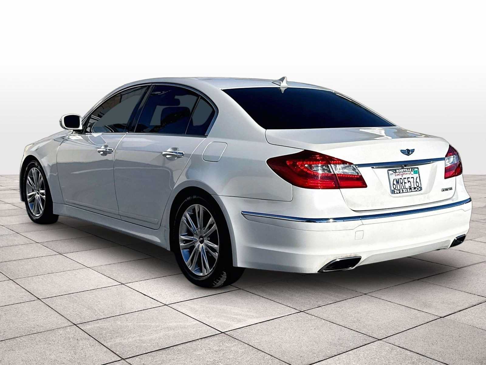 Used 2012 Hyundai Genesis 3.8 w/ Premium Pkg RWD image 13