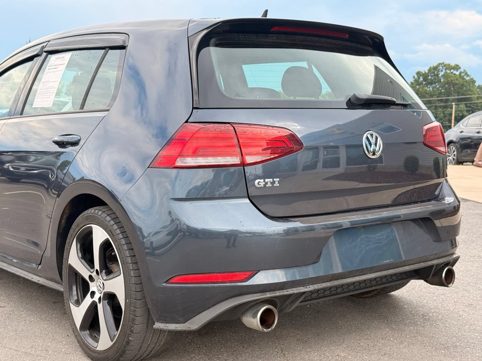 Used 2018 Volkswagen GTI SE FWD image 2