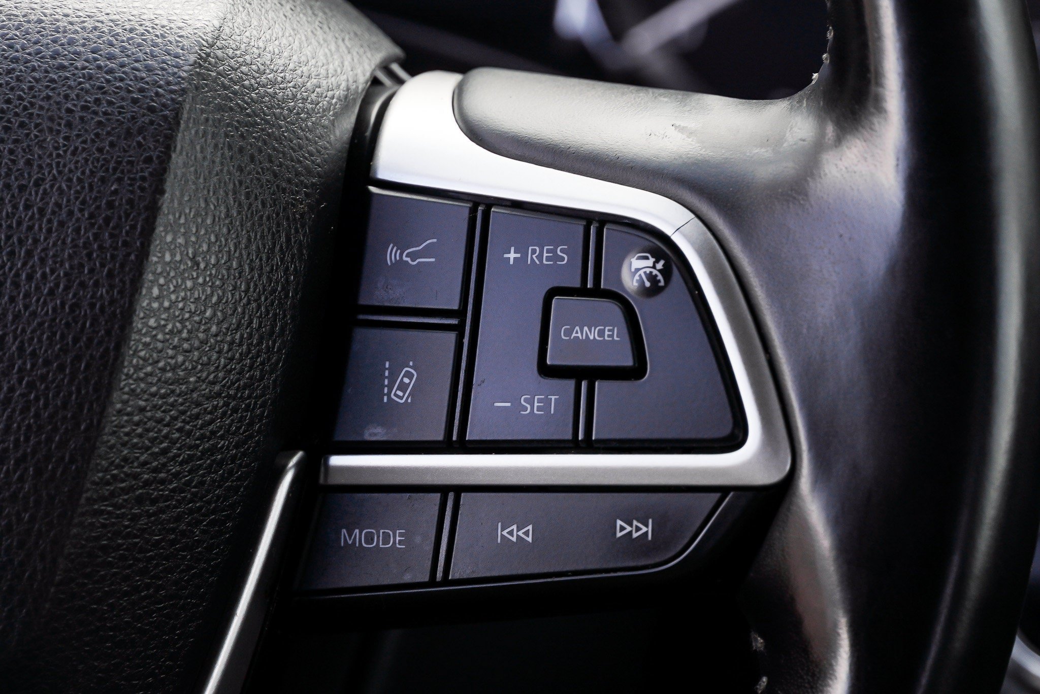 Used 2023 Toyota Highlander LE AWD/4WD image 34
