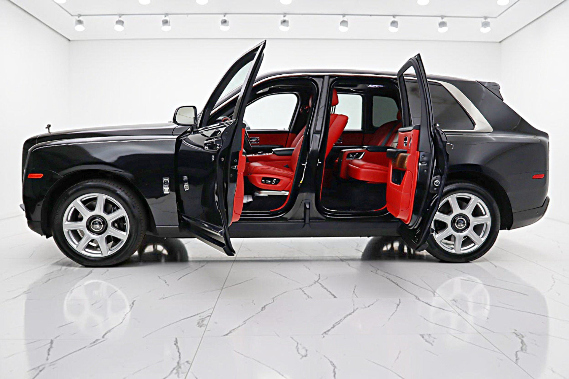 Used 2019 Rolls-Royce Cullinan AWD/4WD image 4