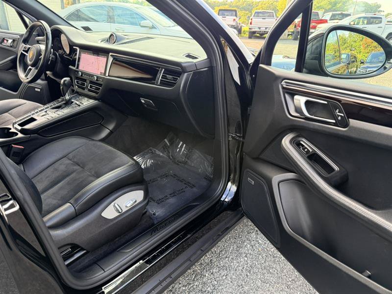 Used 2021 Porsche Macan AWD/4WD image 10