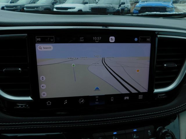 Used 2023 Chrysler Pacifica Limited image 17