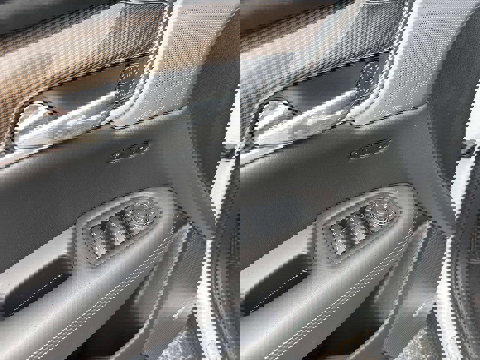 New 2025 Cadillac XT6 Premium Luxury w/ Platinum Package image 17