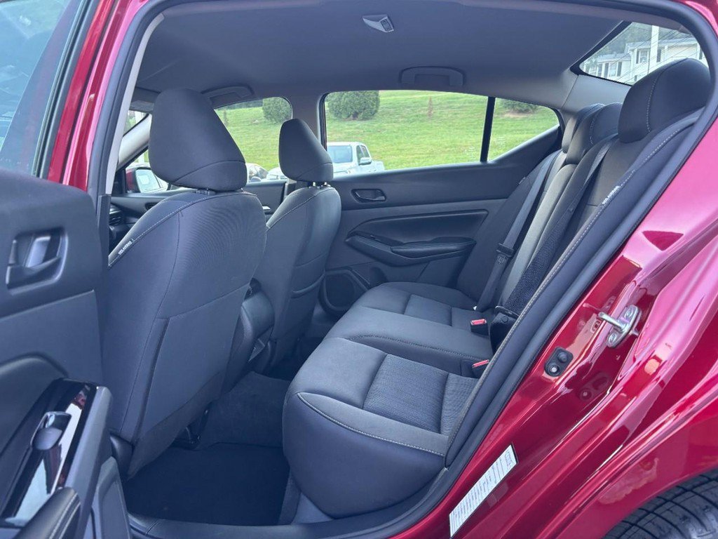 Used 2023 Nissan Altima 2.5 SV FWD image 10