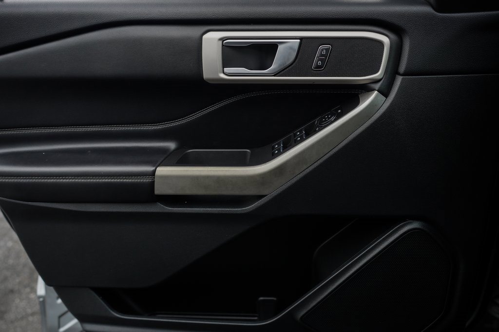 Used 2023 Ford Explorer XLT image 32