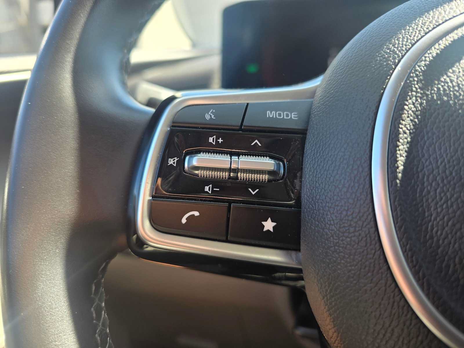 Used 2026 Kia Carnival LXS FWD image 31