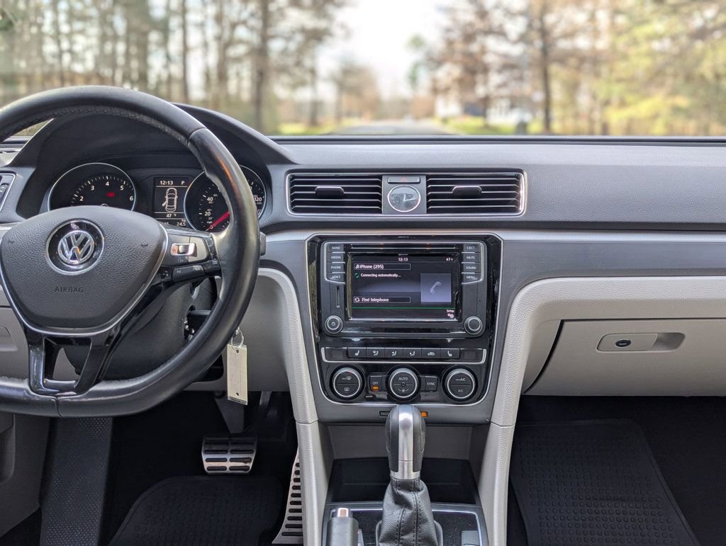 Used 2017 Volkswagen Passat 1.8T R-Line w/ R-Line Lighting Package image 14