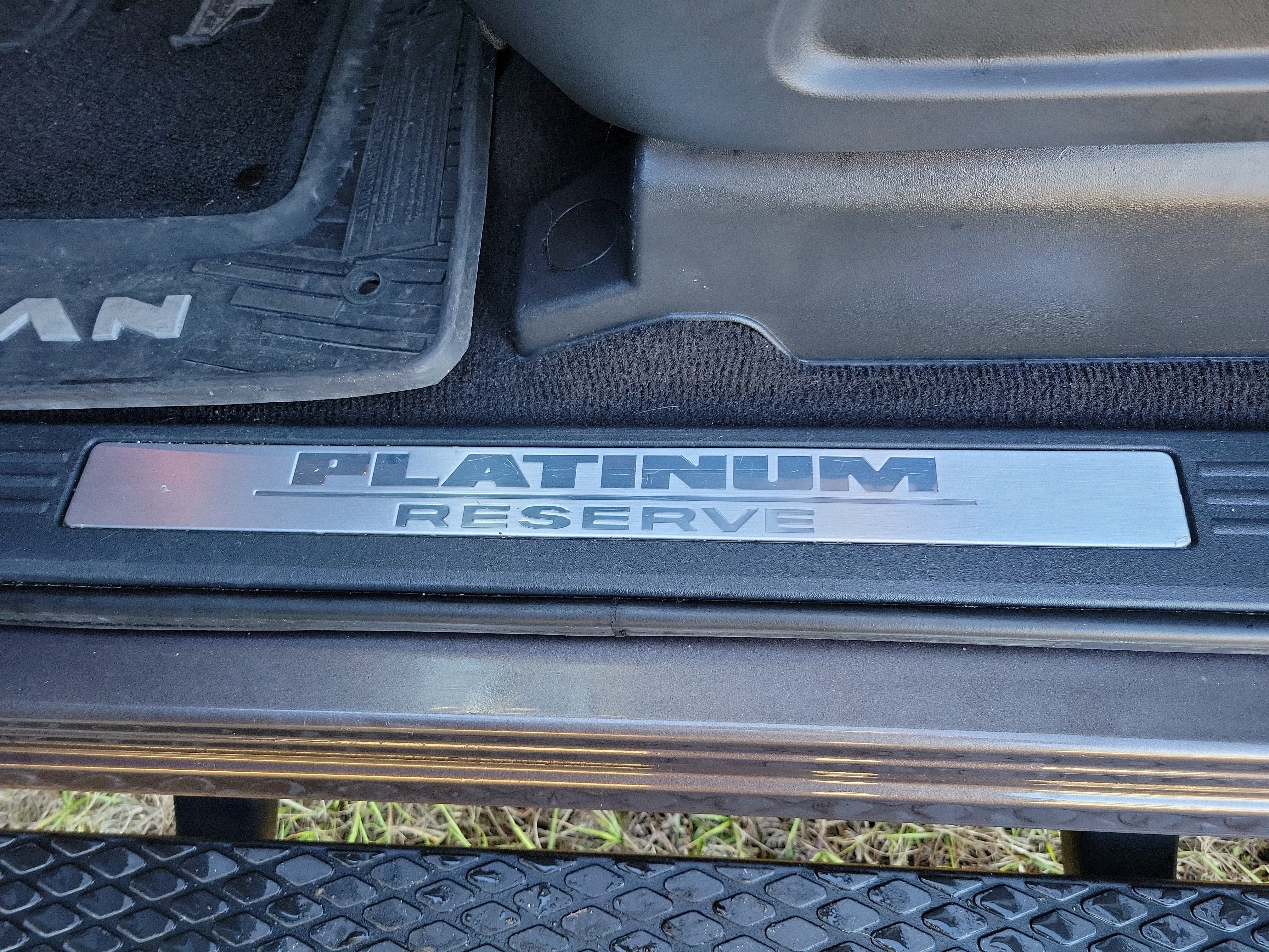 Used 2017 Nissan Titan Platinum Reserve image 35