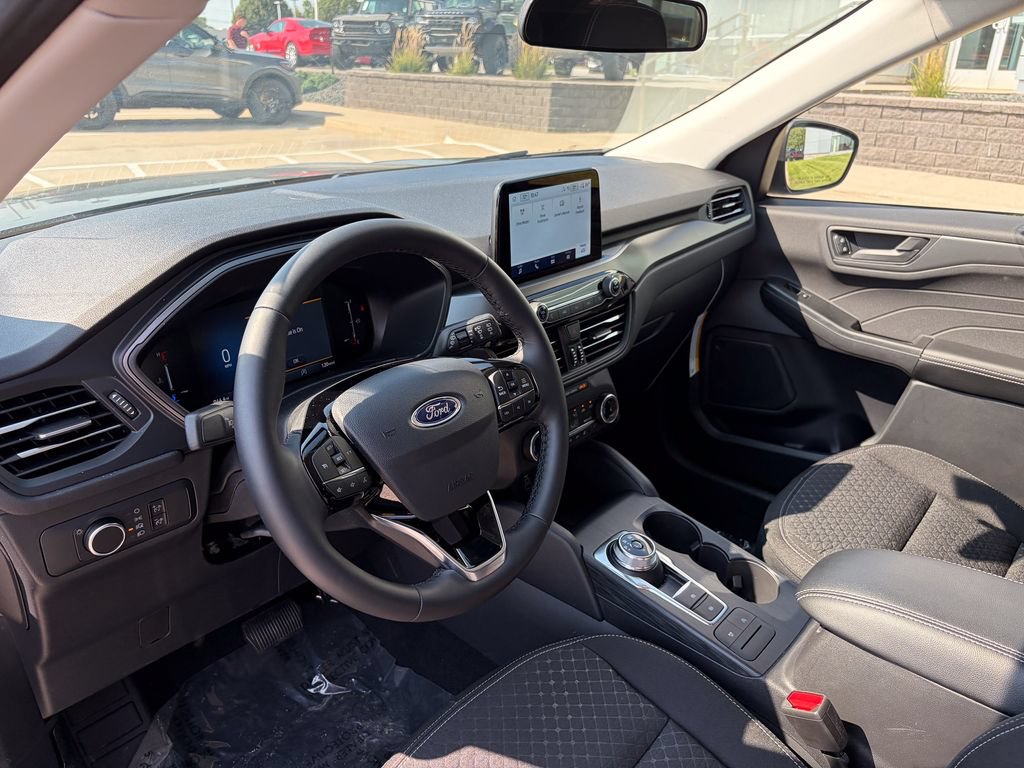 New 2026 Ford Escape Active w/ Cold Weather Package FWD image 9