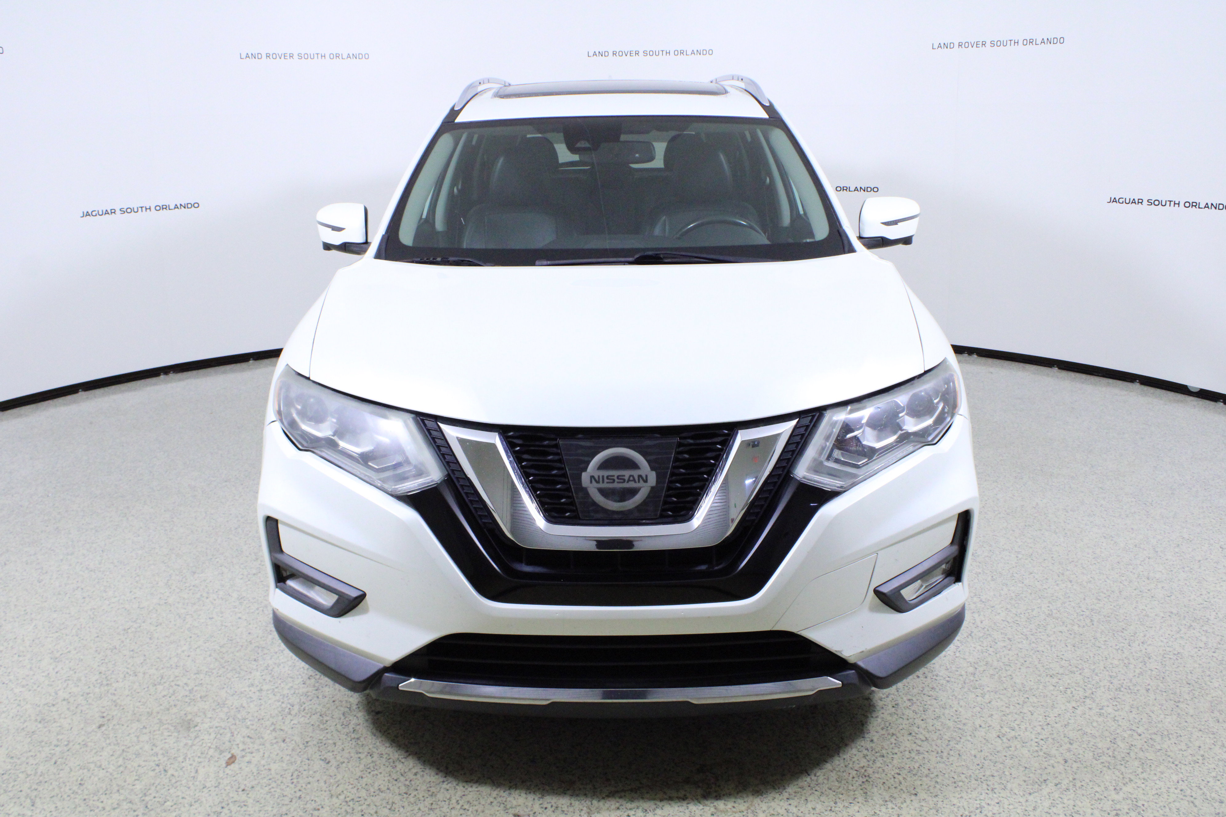 Used 2017 Nissan Rogue SL w/ SL Premium Package image 2