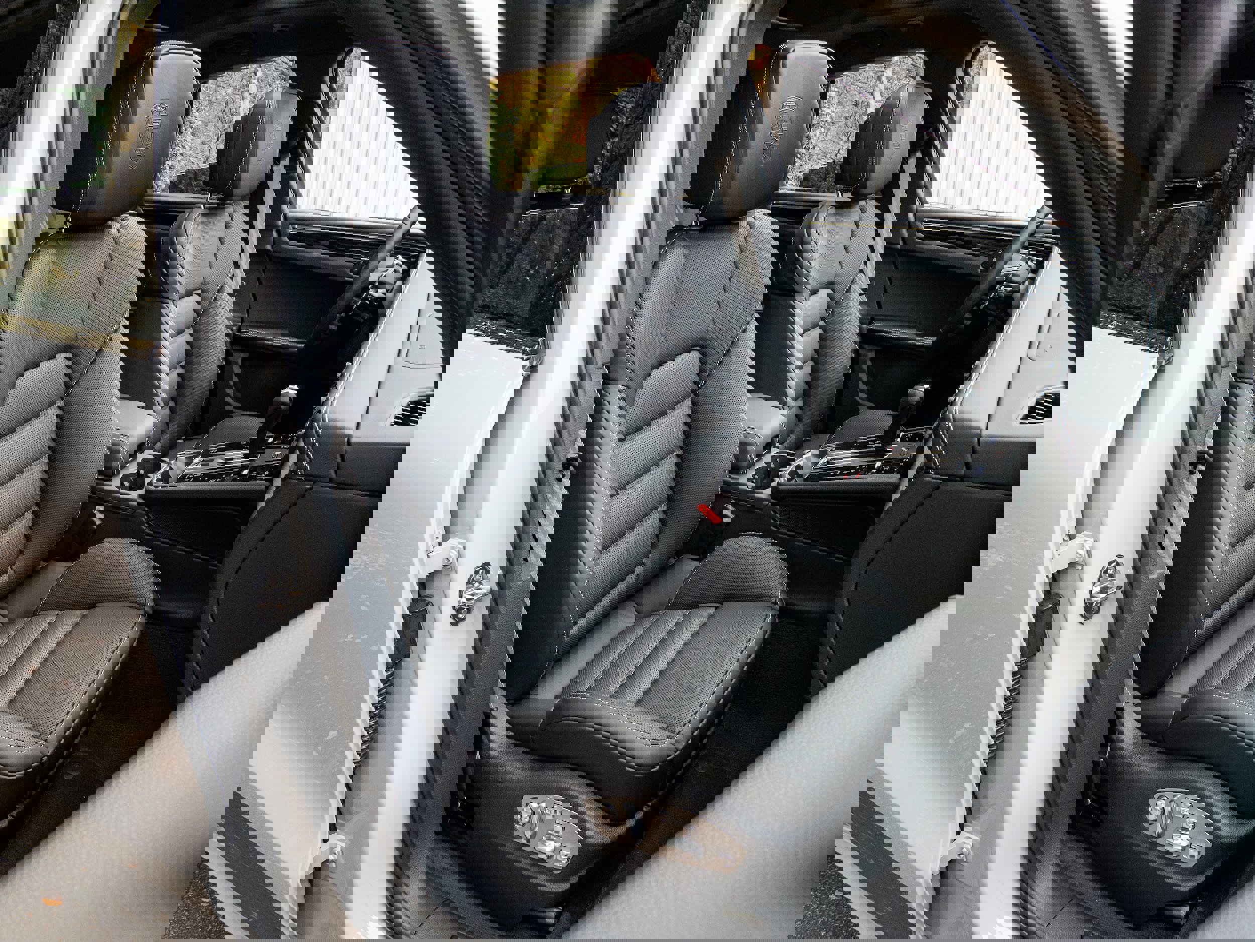 New 2026 Porsche Macan Turbo image 37