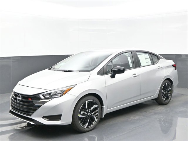 New 2025 Nissan Versa SR w/ Trunk Package
