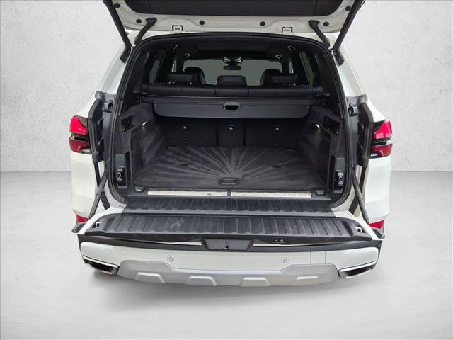 Used 2025 BMW X5 xDrive50e AWD/4WD image 6