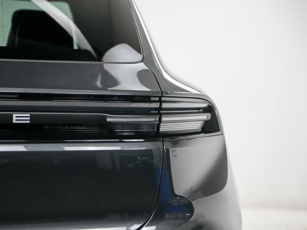 Certified 2025 Porsche Macan Electric RWD image 12