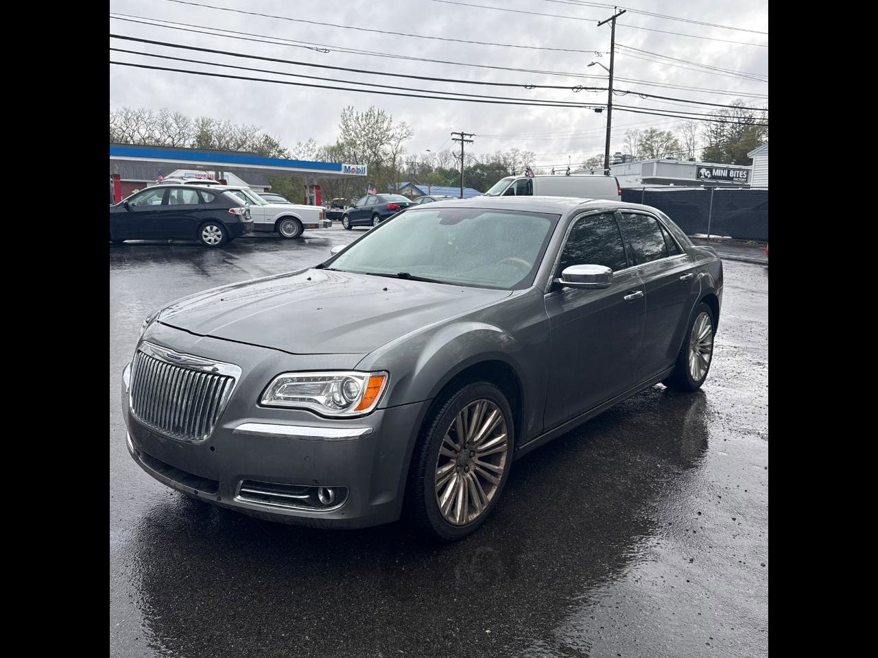 Used 2011 Chrysler 300 C RWD image 1
