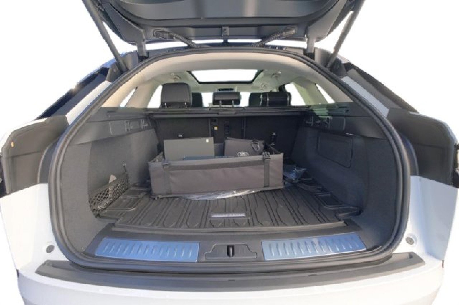 New 2025 Land Rover Range Rover Velar Dynamic SE image 15