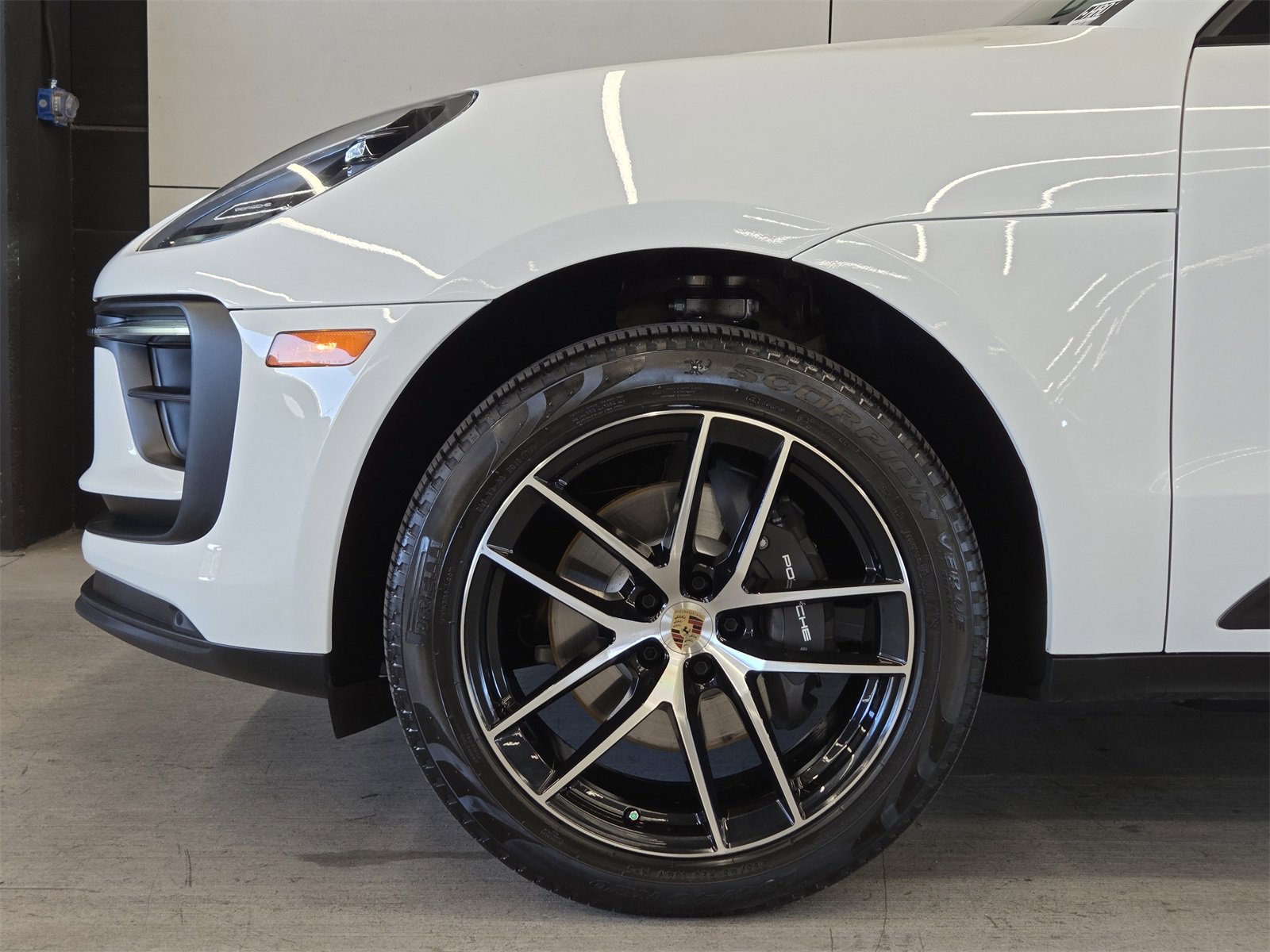 Used 2024 Porsche Macan image 9