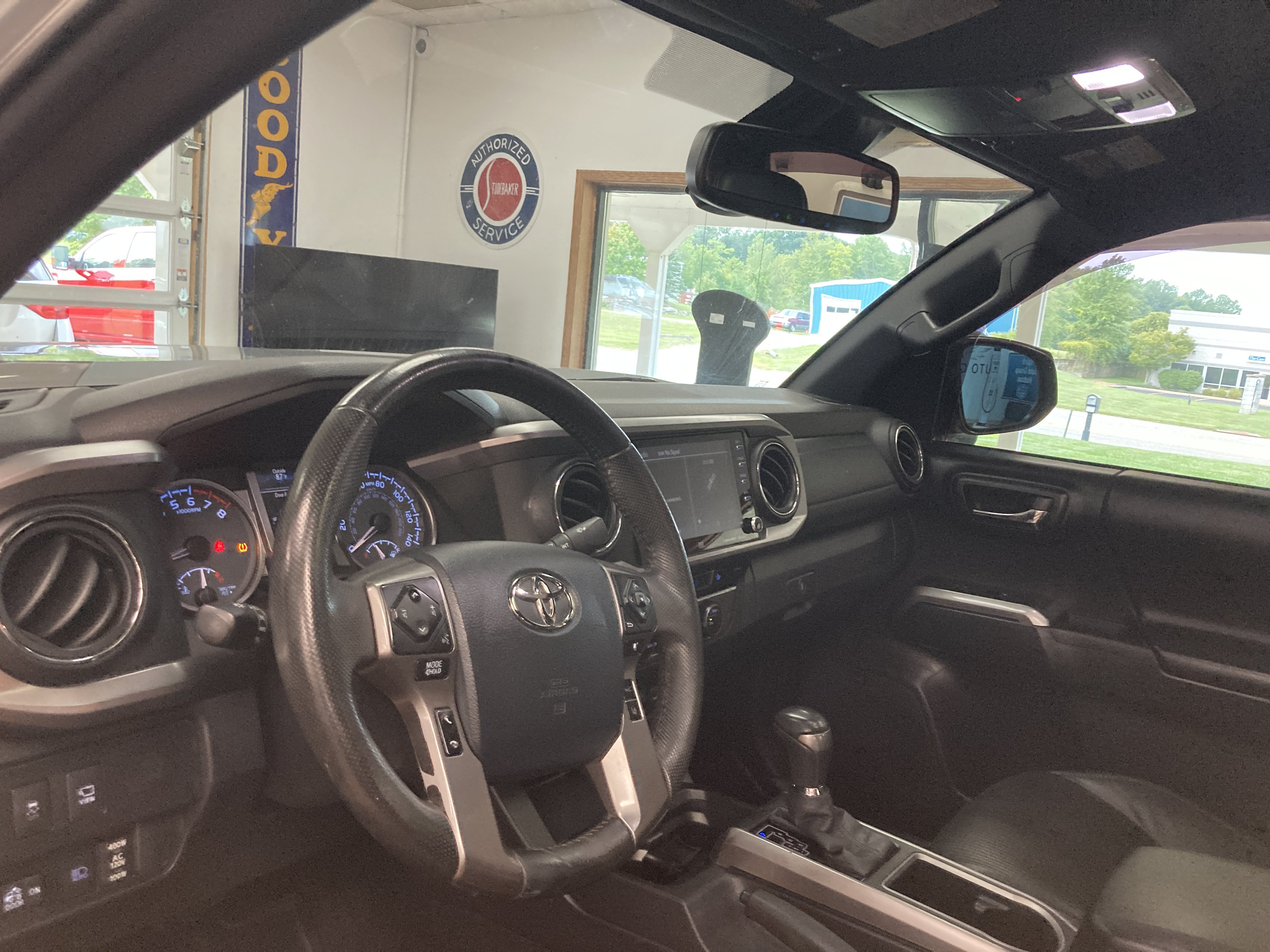 Used 2020 Toyota Tacoma Limited AWD/4WD image 14